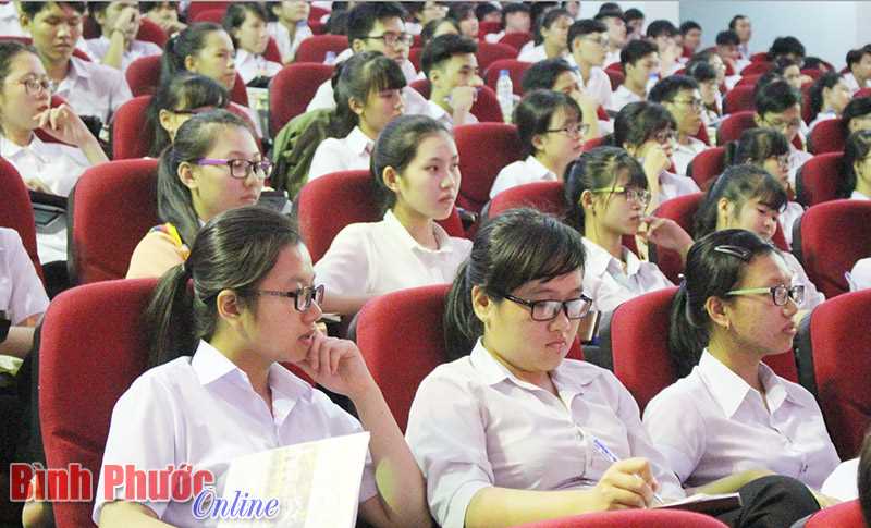 Hơn 800 người nghe nói chuyện chuyên đề “Bàn về sự học”