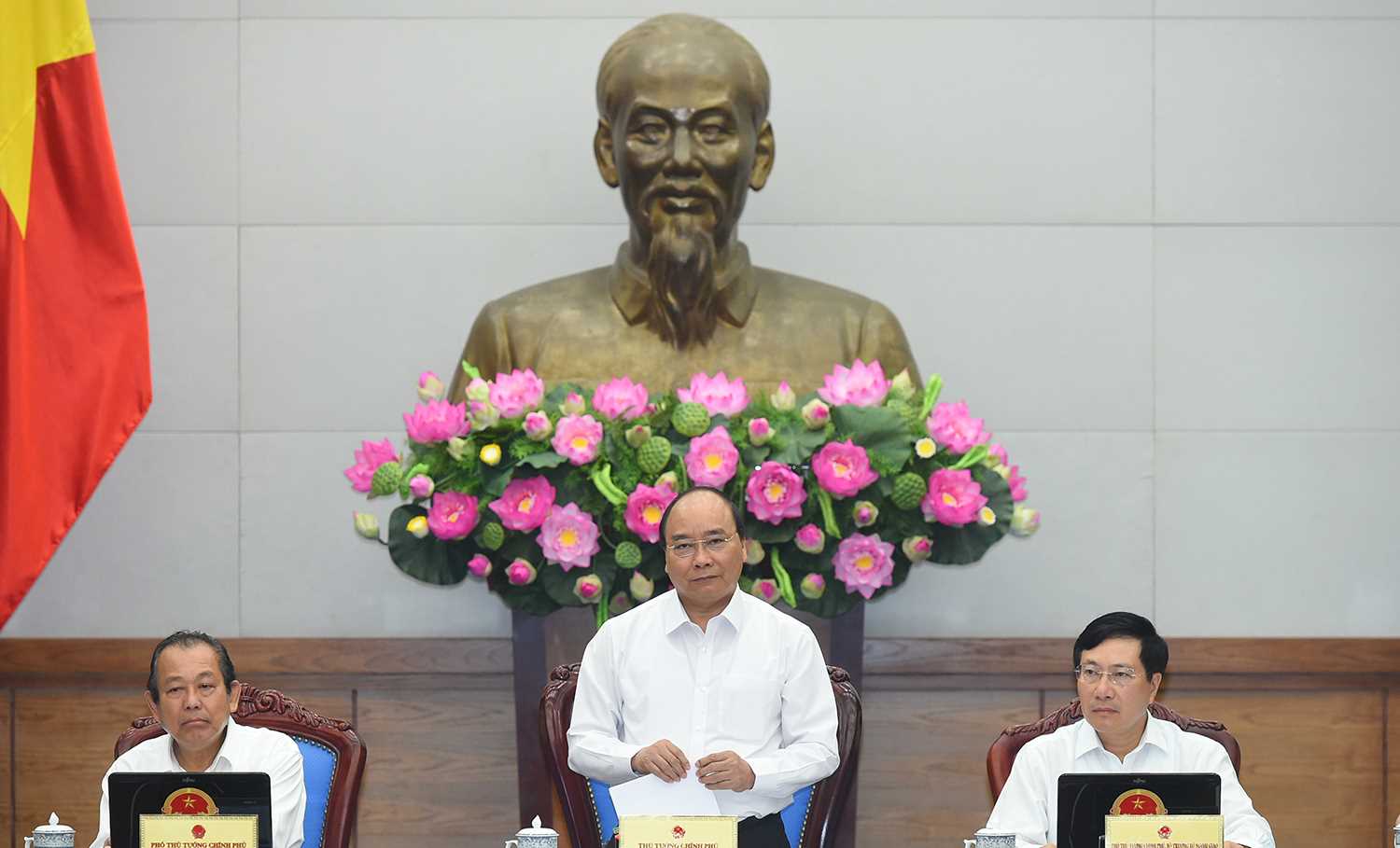 Thủ tướng: Kh&ocirc;ng để t&aacute;i diễn t&igrave;nh trạng rớt gi&aacute; như dưa hấu, thịt lợn