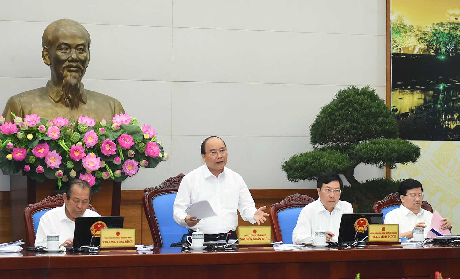 Thủ tướng nhấn mạnh quyết t&acirc;m đạt tăng trưởng 6,7%