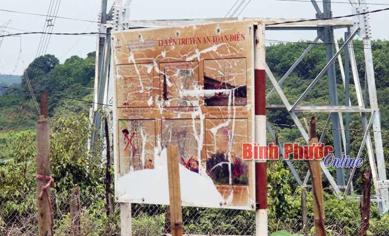 Pa-n&ocirc; tuy&ecirc;n truyền an to&agrave;n điện bị bong tr&oacute;c