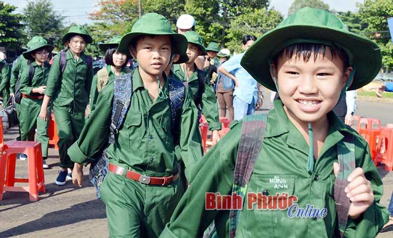 56 học viên tham gia chương trình “Chúng em tập làm chiến sĩ”