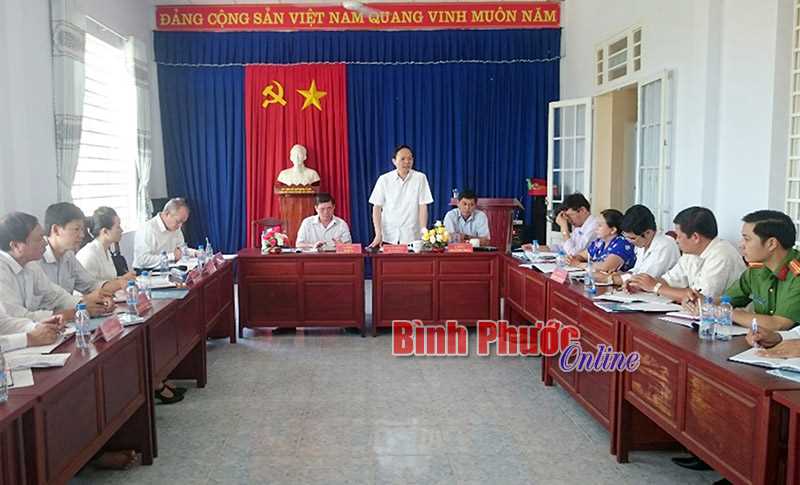 Ph&oacute; b&iacute; thư Tỉnh ủy L&ecirc; Văn Ch&acirc;u l&agrave;m việc với Đảng ủy phường T&acirc;n Đồng