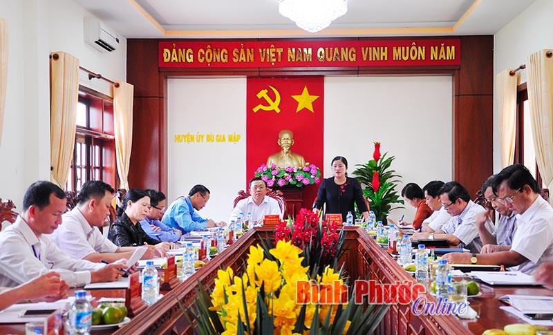 Ph&oacute; b&iacute; thư Thường trực Tỉnh ủy Trần Tuệ Hiền l&agrave;m việc với Ban Thường vụ Huyện ủy B&ugrave; Gia Mập