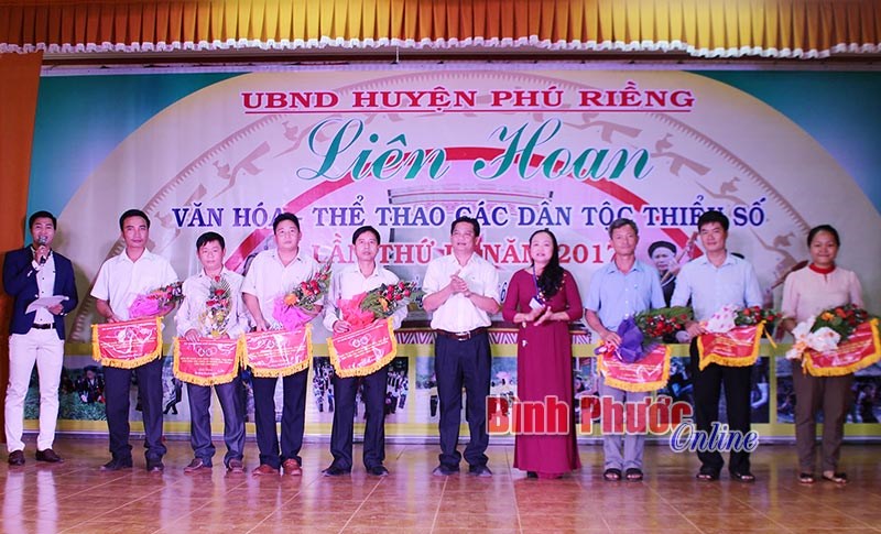 Ph&uacute; Riềng khai mạc li&ecirc;n hoan văn h&oacute;a - thể thao c&aacute;c DTTS