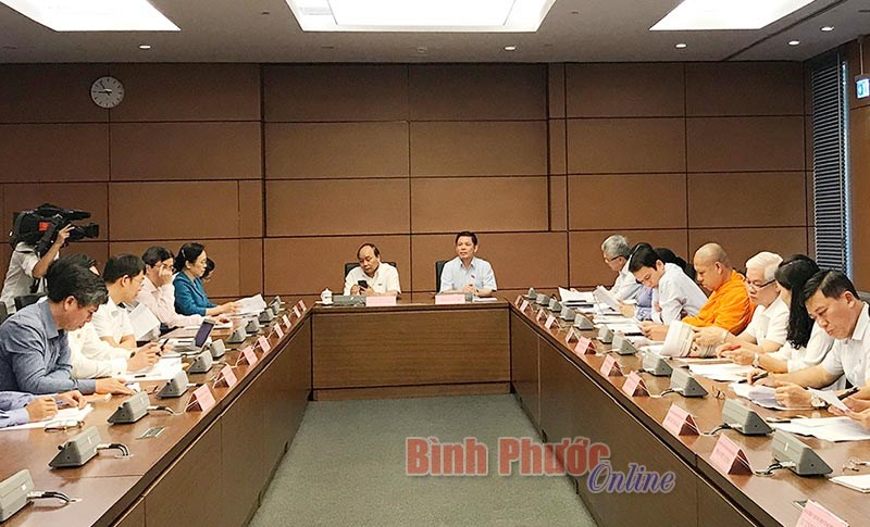 Tại kỳ họp thứ 3, Quốc hội kh&oacute;a XIV, đo&agrave;n ĐBQH tỉnh:&nbsp;Ch&iacute;nh s&aacute;ch hỗ trợ v&ugrave;ng DTTS c&ograve;n ph&acirc;n t&aacute;n, tr&ugrave;ng lặp