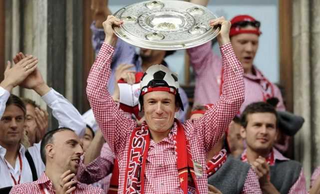 Siêu sao Arjen Robben sánh ngang huyền thoại Johan Cruyff