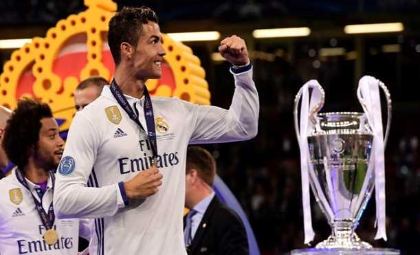 Cristiano Ronaldo vượt mặt Messi, giành danh hiệu Vua phá lưới