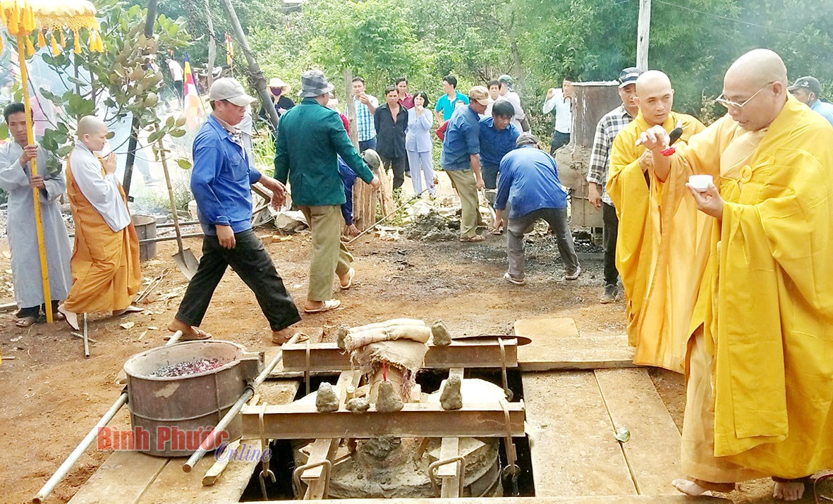 Chùa Thanh Đức, xã Đoàn Kết đúc chuông đồng nặng 500kg
