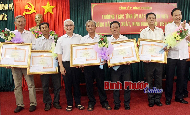 Sẽ c&oacute; tổ chức gi&uacute;p n&ocirc;ng d&acirc;n tiếp cận n&ocirc;ng nghiệp c&ocirc;ng nghệ cao