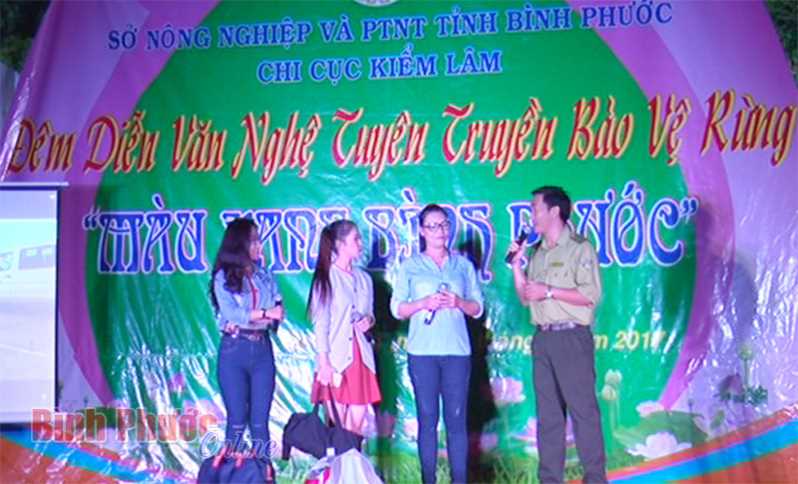 Văn nghệ tuy&ecirc;n truyền bảo vệ rừng &ldquo;M&agrave;u xanh B&igrave;nh Phước&rdquo;