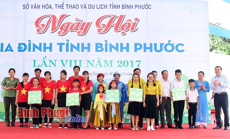 S&ocirc;i nổi Ng&agrave;y hội gia đ&igrave;nh tỉnh lần 8