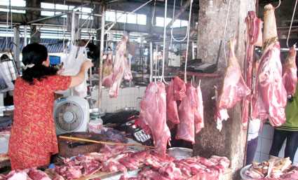 Vận động CNVC, NLĐ tiêu thụ thịt heo ủng hộ nông dân