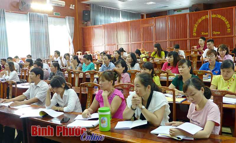 Đồng Xo&agrave;i khai giảng lớp bồi dưỡng l&yacute; luận ch&iacute;nh trị d&agrave;nh cho đảng vi&ecirc;n mới