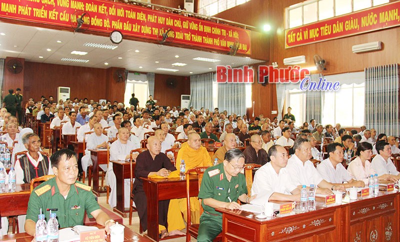 260 chức sắc, gi&agrave; l&agrave;ng, người c&oacute; uy t&iacute;n nghe th&ocirc;ng tin thời sự