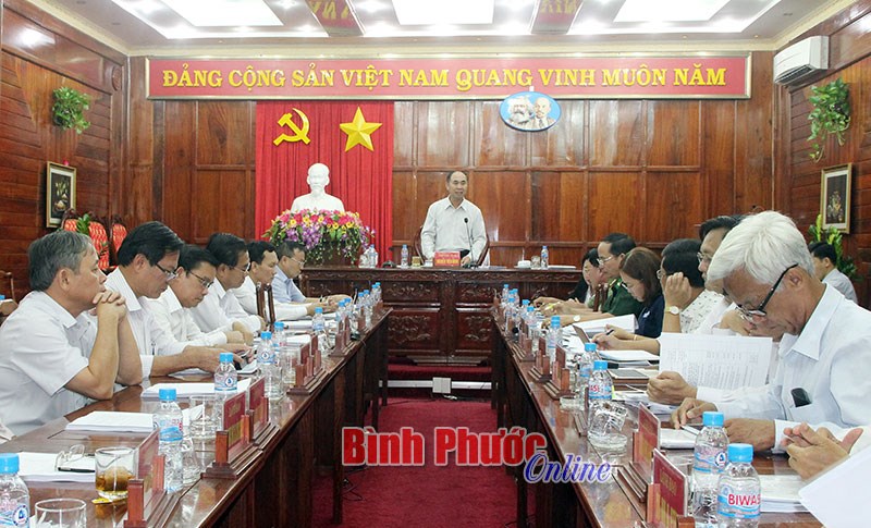 Xem x&eacute;t dự thảo tờ tr&igrave;nh v&agrave; dự thảo nghị quyết của HĐND tỉnh