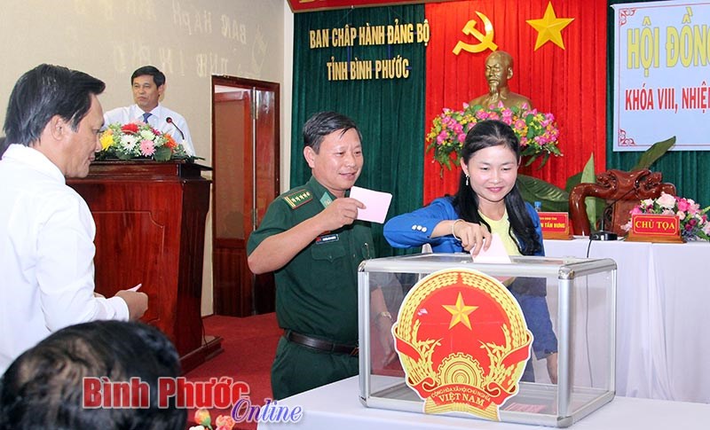 Thực hiện nghi&ecirc;m Luật Tổ chức ch&iacute;nh quyền địa phương