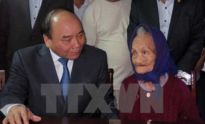 Thủ tướng chỉ thị tăng cường chăm s&oacute;c người c&oacute; c&ocirc;ng với c&aacute;ch mạng