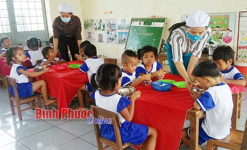 Trường mẫu giáo Hoa Lan thu hút học sinh tới lớp