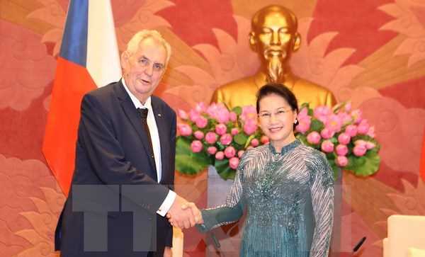 Việt Nam lu&ocirc;n coi trọng ph&aacute;t triển quan hệ với Cộng h&ograve;a S&eacute;c