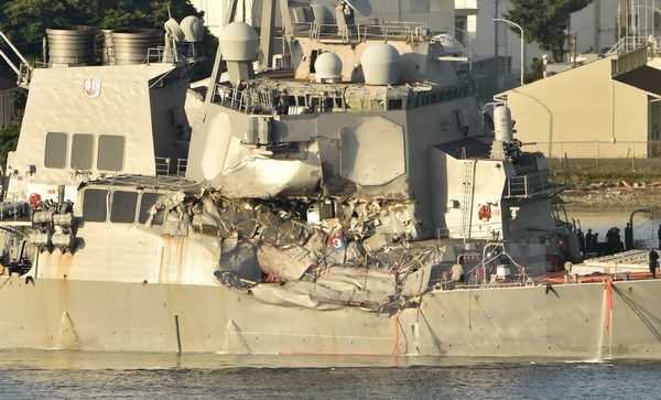 Thấy thi thể thủy thủ tàu khu trục Mỹ bị tàu Philippinnes đâm thủng