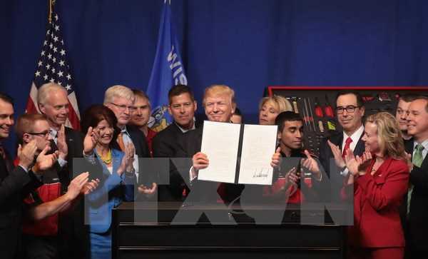 Ông Trump muốn thắt chặt chương trình thị thực cho người có tay nghề