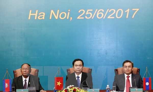 Hội nghị Chủ tịch Mặt trận ba nước Campuchia-L&agrave;o-Việt Nam lần thứ 3