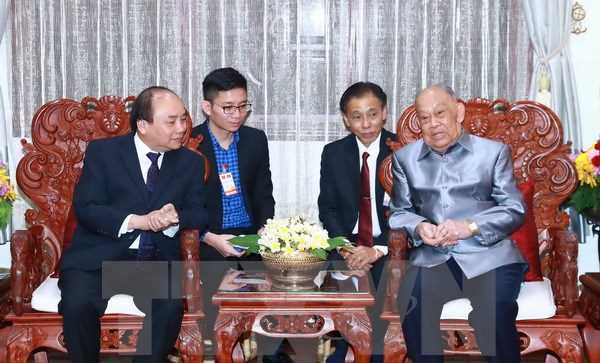 Thủ tướng Nguyễn Xu&acirc;n Ph&uacute;c thăm nguy&ecirc;n L&atilde;nh đạo Đảng, Nh&agrave; nước L&agrave;o