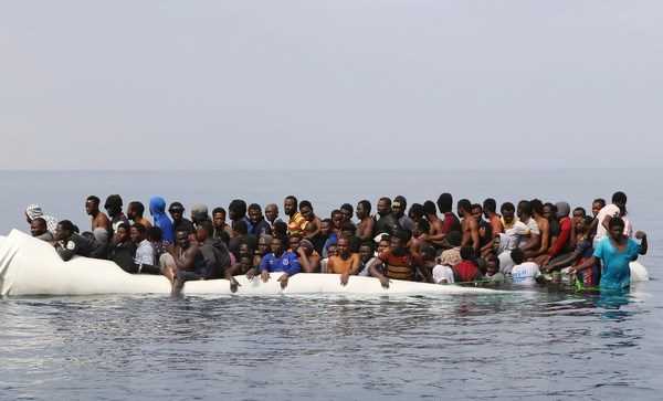 Giải cứu 10.000 người châu Phi di cư trên biển ngoài khơi Libya