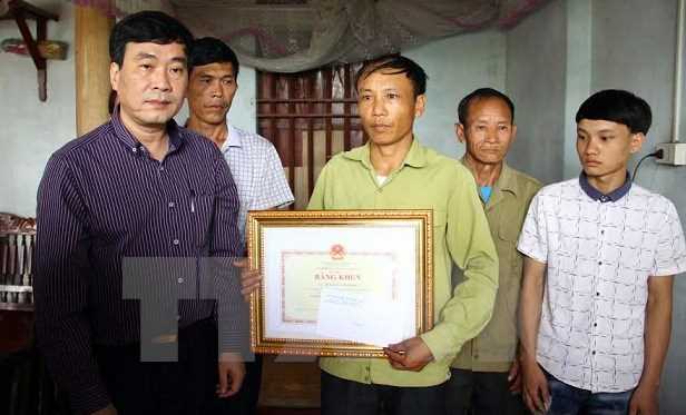 Truy tặng Bằng khen cho học sinh dũng cảm quên mình cứu bạn