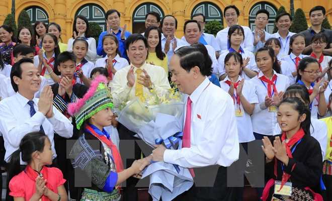 Chủ tịch nước gặp mặt trẻ em c&oacute; ho&agrave;n cảnh đặc biệt ti&ecirc;u biểu to&agrave;n quốc