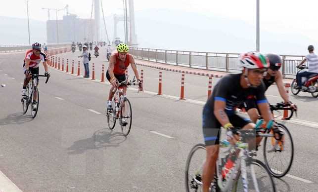 Gần 1.400 VĐV quốc tế tranh tài Cuộc thi Ironman 70.3 Việt Nam 2017