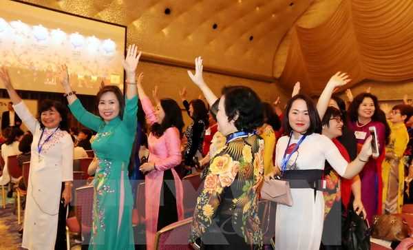 Đại biểu Việt Nam tr&igrave;nh b&agrave;y tham luận tại Hội nghị phụ nữ to&agrave;n cầu