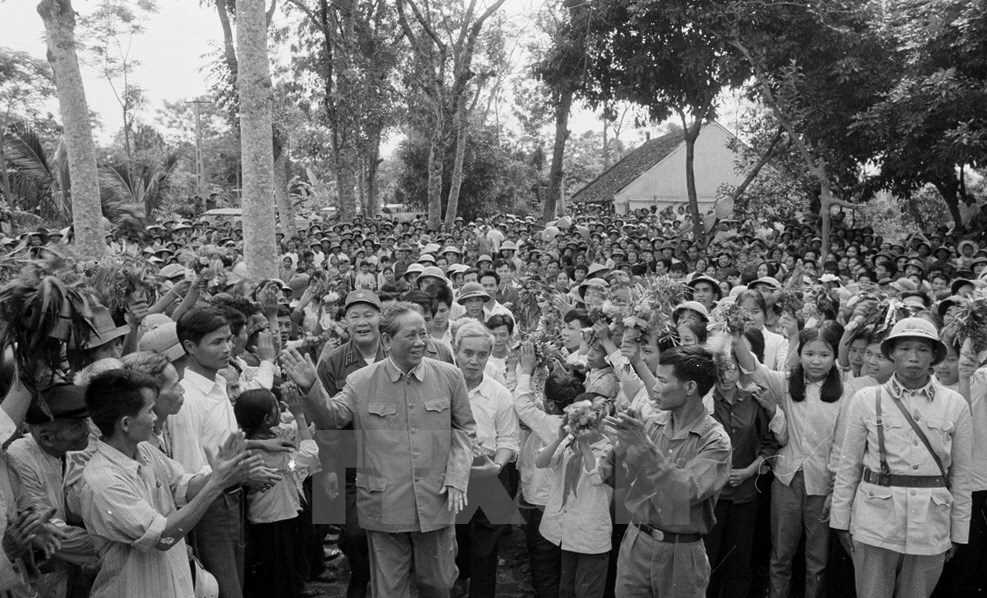 Nh&igrave;n lại h&igrave;nh ảnh những hoạt động của Tổng B&iacute; thư L&ecirc; Duẩn