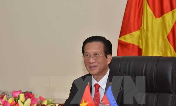 Nhật b&aacute;o Campuchia đăng tr&ecirc;n trang nhất b&agrave;i phỏng vấn Đại sứ Việt Nam