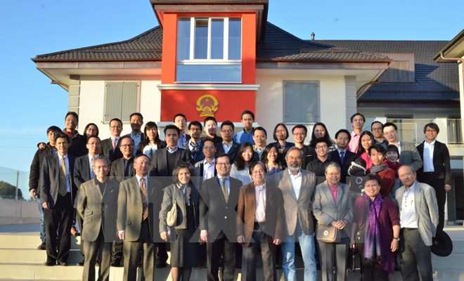 Tọa đ&agrave;m &ldquo;Tr&iacute; thức trẻ người Việt tại Thụy Sĩ với đất nước&rdquo;