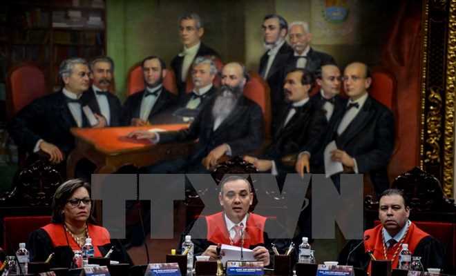 Tòa án Tối cao Venezuela họp khẩn cấp sau khi bị ném lựu đạn