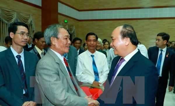 Thủ tướng thăm đại diện cộng đồng người Việt Nam tại Campuchia