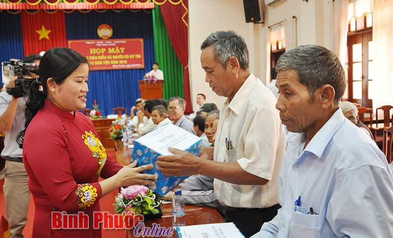 B&igrave;nh Phước c&oacute; 349 người uy t&iacute;n trong đồng b&agrave;o d&acirc;n tộc thiểu số