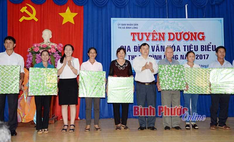 Bình Long tuyên dương 55 gia đình văn hóa tiêu biểu