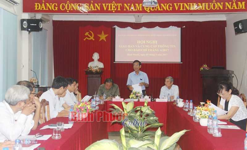 Giao ban v&agrave; cung cấp th&ocirc;ng tin cho b&aacute;o ch&iacute; th&aacute;ng 4-2017