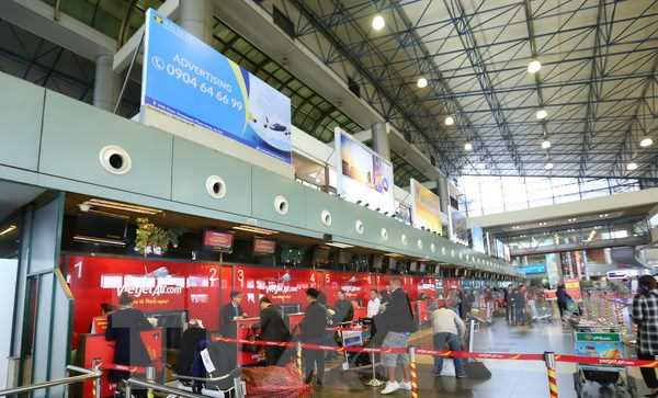 Cấm bay 6 tháng đối với hành khách dùng giấy tờ giả để đi máy bay