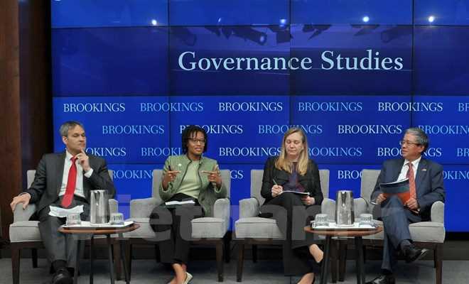 Chuy&ecirc;n gia Mỹ đ&aacute;nh gi&aacute; cao quản l&yacute; của Ch&iacute;nh phủ Việt Nam trong y tế