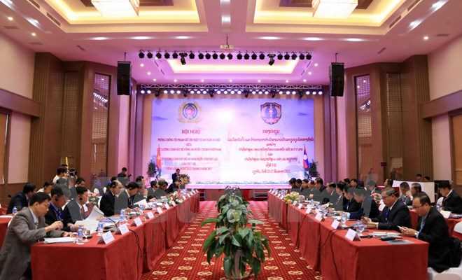 Cảnh s&aacute;t Việt-L&agrave;o hợp t&aacute;c ph&ograve;ng chống tội phạm xuy&ecirc;n bi&ecirc;n giới