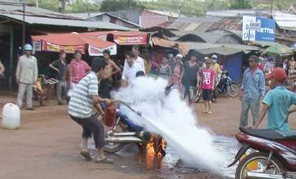 Bình Phước: Xe máy đang chạy tự dưng bốc cháy