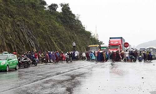 Chi&ecirc;u b&agrave;i k&iacute;ch động người d&acirc;n vi phạm ph&aacute;p luật v&agrave; &ldquo;đổi m&agrave;u&rdquo;