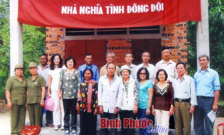 Giúp đồng đội ổn định cuộc sống