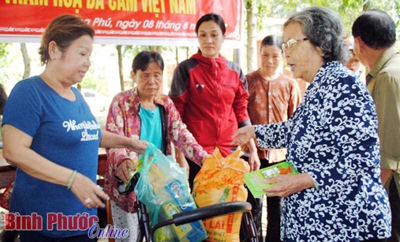 120 phần quà tặng nạn nhân chất độc da cam/dioxin