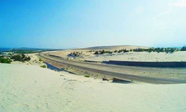 Ngẩn ngơ trước những đồi cát đẹp mê hồn của Việt Nam