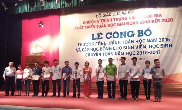 Cấp 7,29 tỷ đồng học bổng cho 185 sinh viên, học sinh giỏi toán
