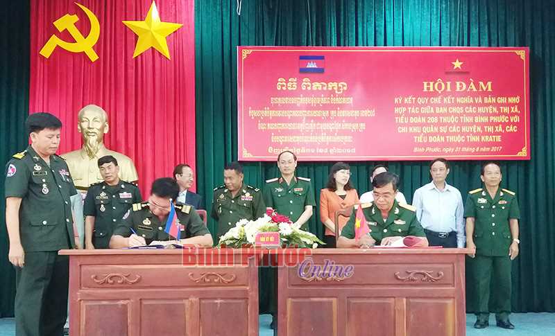 Ban CHQS huyện, thị tỉnh B&igrave;nh Phước v&agrave; chi khu qu&acirc;n sự huyện, thị tỉnh Kratie: K&yacute; kết nghĩa v&agrave; bản ghi nhớ hợp t&aacute;c